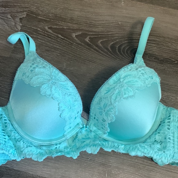 BUNDLE OF 3 bras - Picture 5 of 8